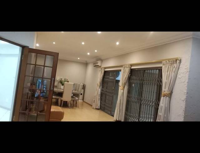 4 BEDROOM HOUSE FOR SALE IN KENSINGTON